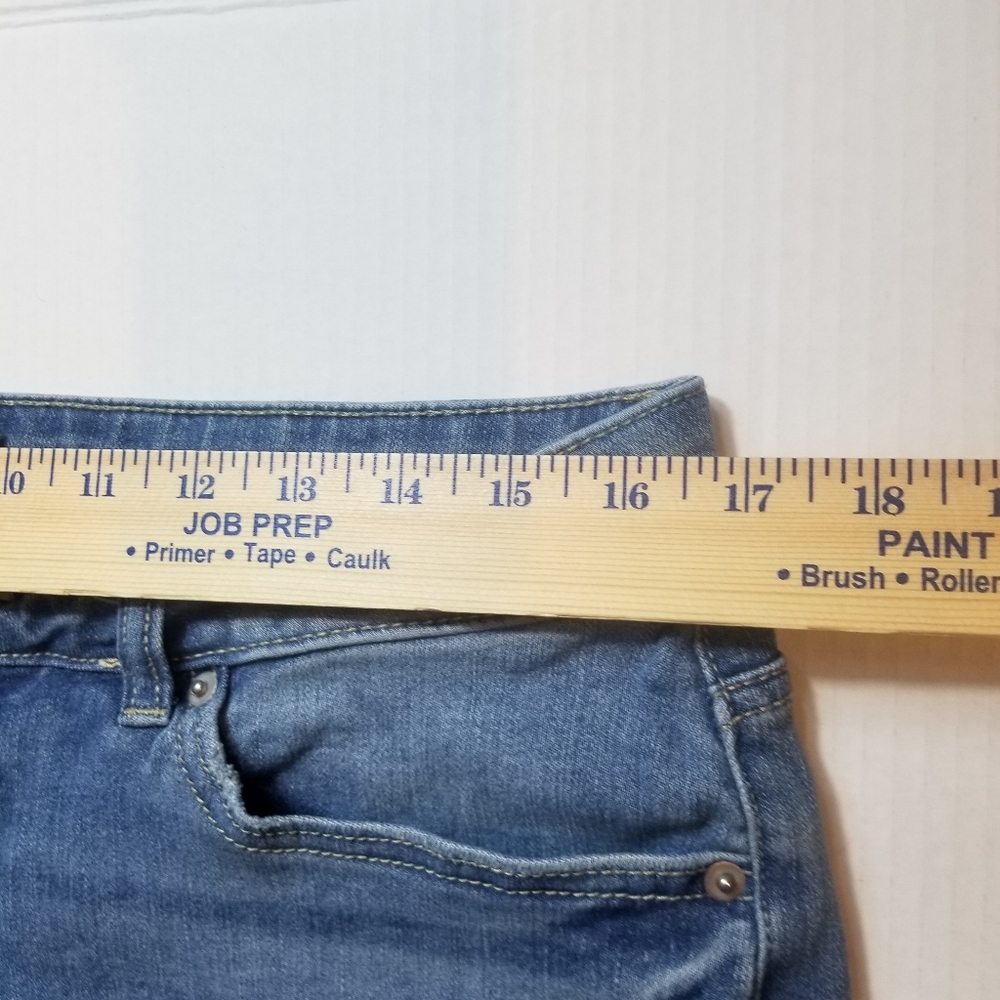 TIME AND TRU WOMEN'S DENIM MID-RISE SHORTS SIZE 14 - Picture 5 of 14
